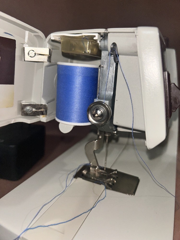 Singer Tiny Tailor Mending Machine (TESTED WORKS)