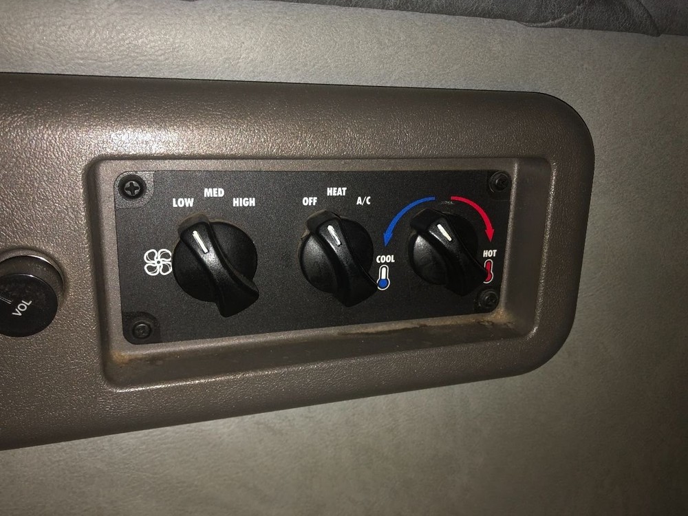 Mack CXU613 Sleeper Control - Used