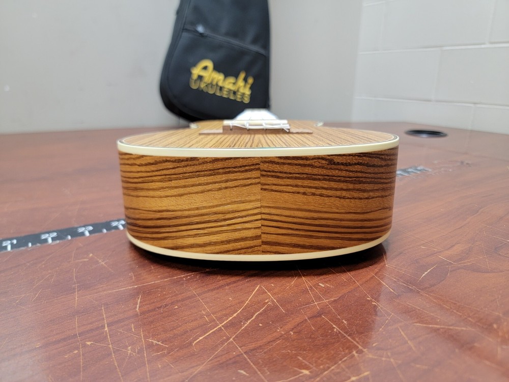 Amahi UK330C Ukulele In Soft Gig Bag