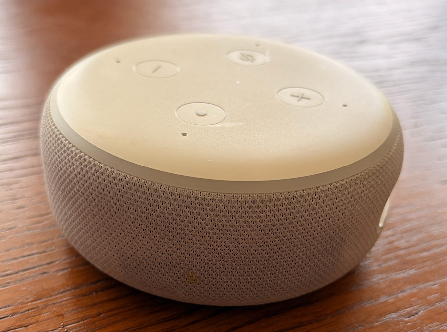 Amazon Echo Dot (3rd Gen) - Smart Speaker (Model D9N29T) - Sandstone/White