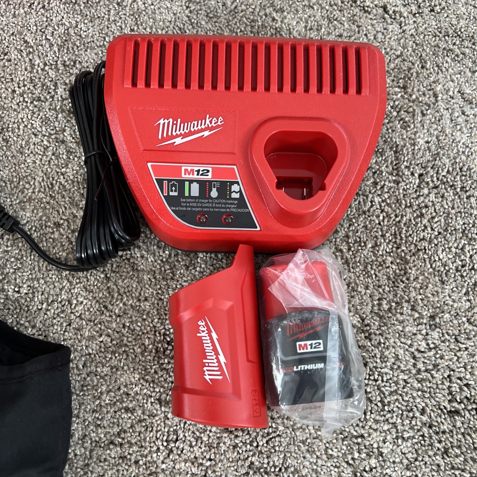 Milwaukee F300B-21L LARGE Heated AXIS Vest Kit - Black - Great Condition - B1