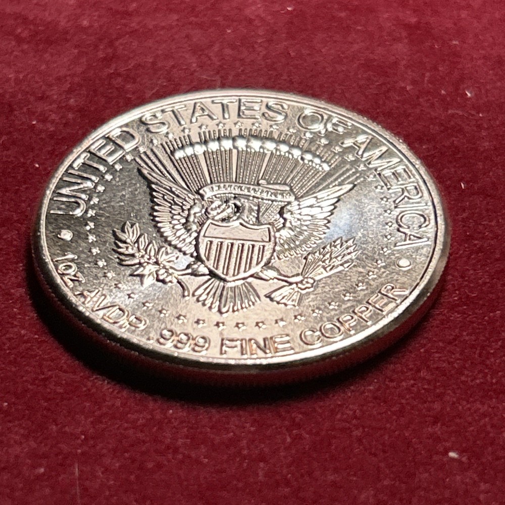 1 OZ AVDP .999 COPPER Round (BU) Trump's Wall with Eagle Back