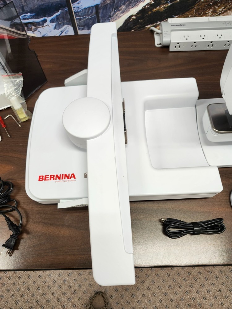 Bernina 700E Embroidery Machine! Professionally Serviced!