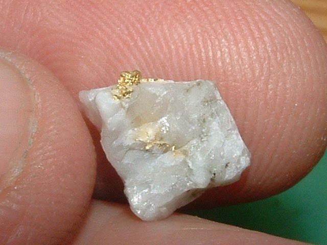 GOLD QUARTZ SPECIMEN .7 GRAM NATIVE CALIFORNIA GOLD IN SILICATE