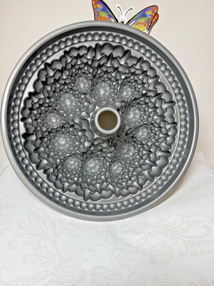 Nordic Ware Pine Bundt Pan 9 Cups Metallic