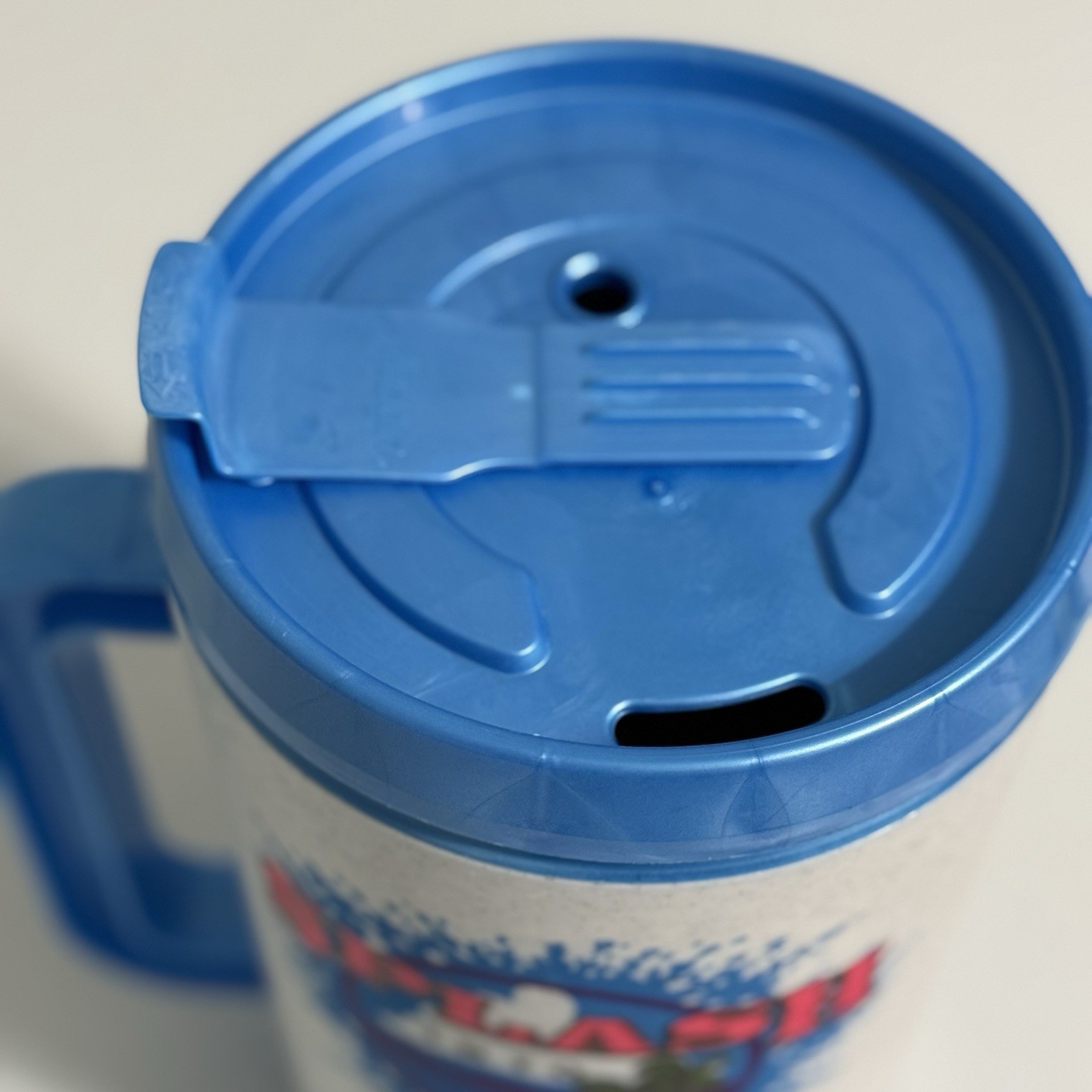 TWO Vintage Fountain Drinks Splash Into Hawaii Aladdin Travel Mugs Cups W/Lids