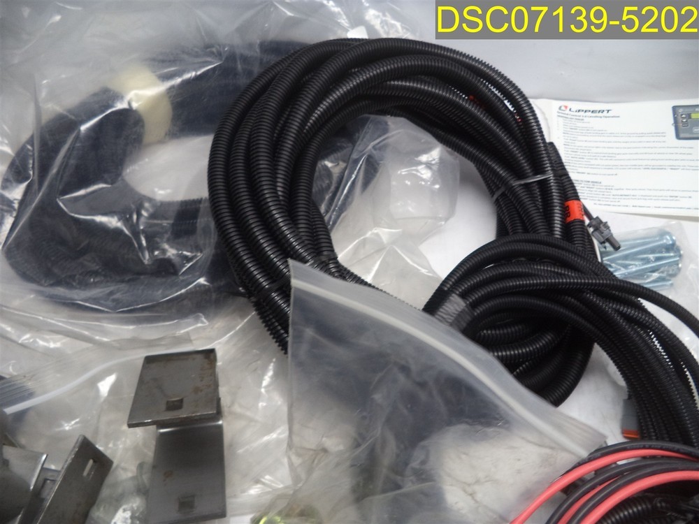 NO JACKS: Includes Wire Harnesses/Hardware Lippert Ground Control 3.0 2021106810