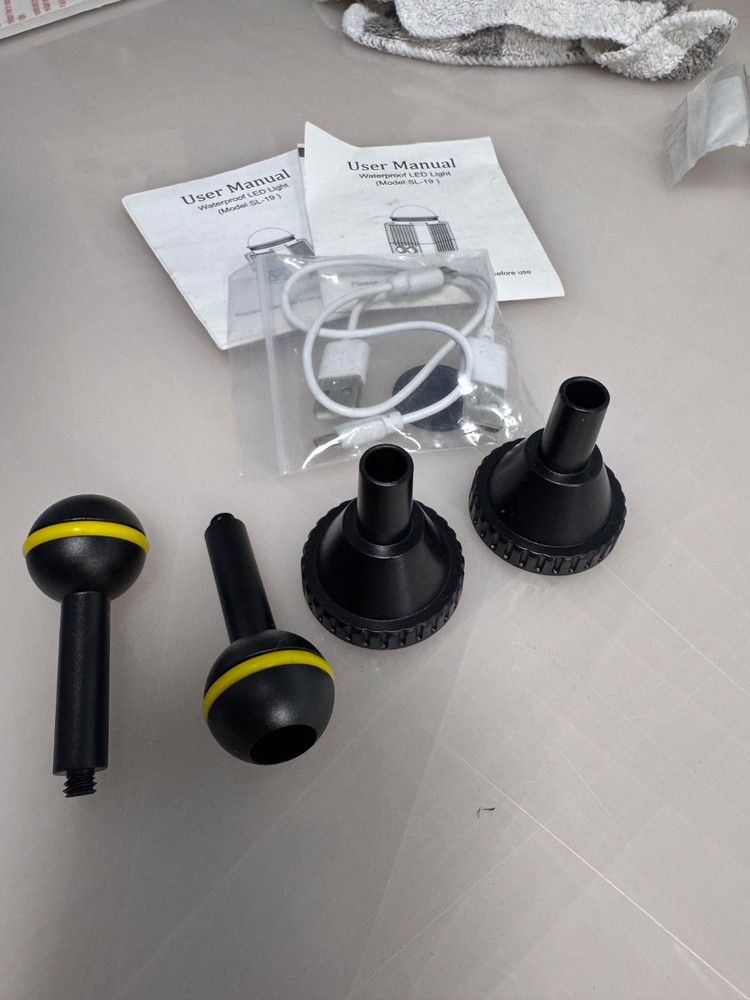 SL-19 Underwater Lights Quantity 2! Includes 3 tripods!