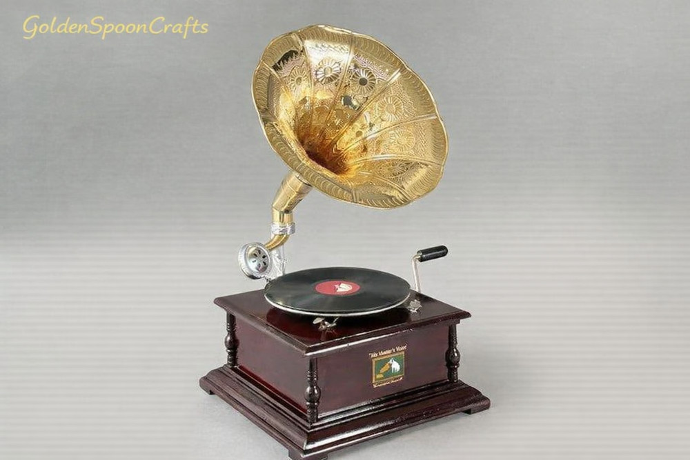 Antique Gramophone Fully Functional Working Phonograph win-up record player