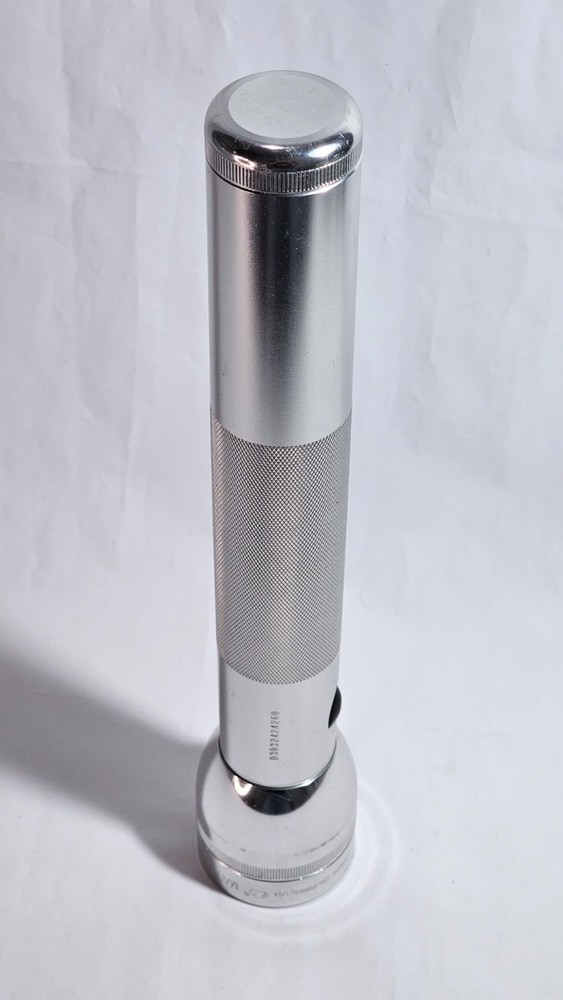 Mag-Lite Silver Flashlight (Standard Size)