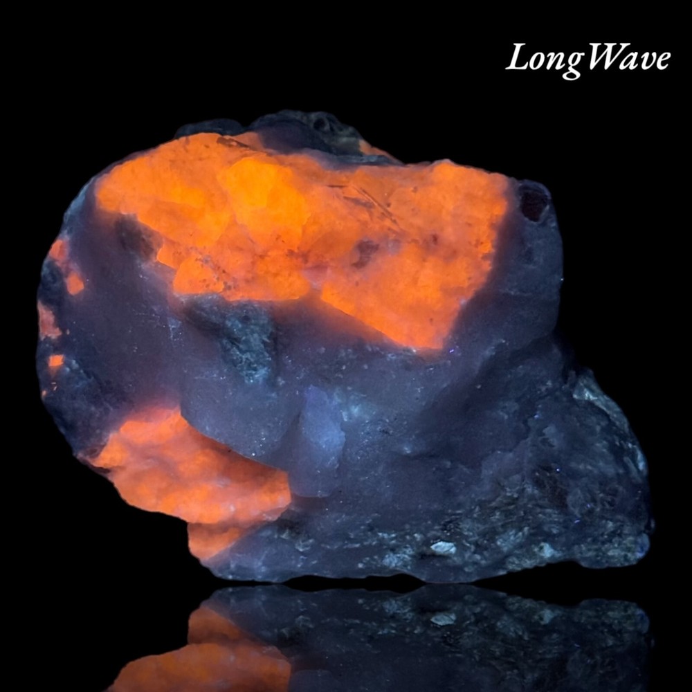 764 Gr. Fluorescent Sharp Tenebrescent Hackmanite With Forsterite and Mica @Af