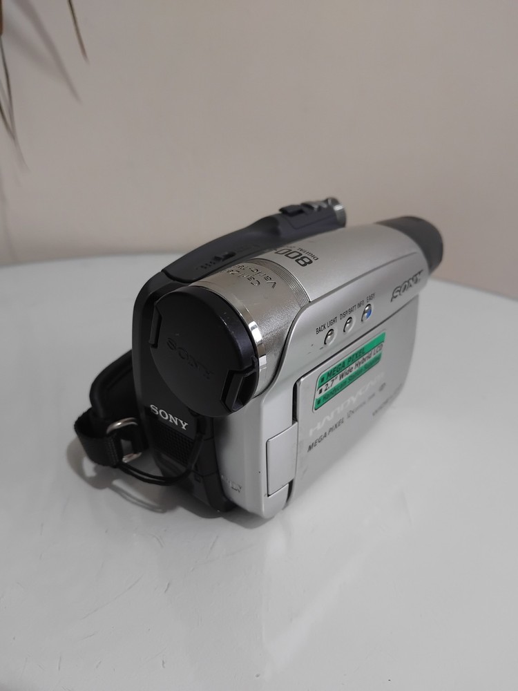 Sony model DCR-HC44E digital video camera NO BATTERY. UNTESTED.