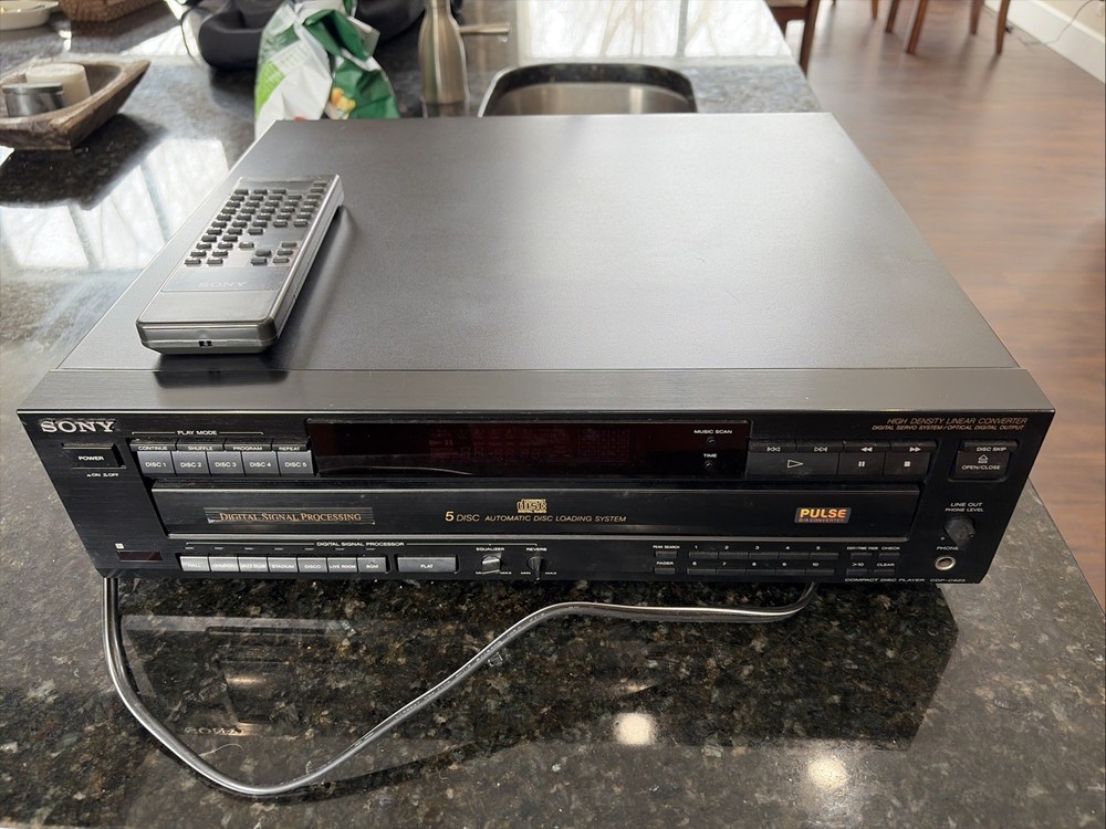 Sony 5 Disk Auto Loading System CD Player. CDP-C625. High Density. Remote