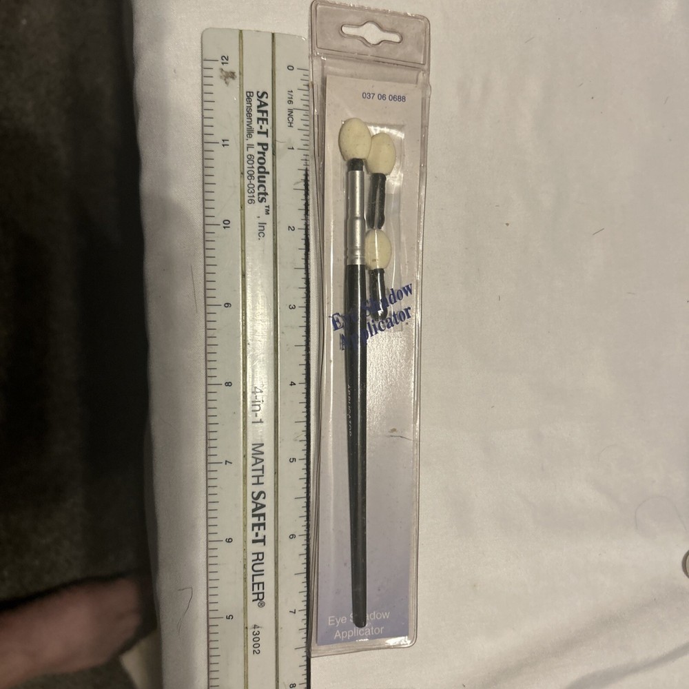 Targeted Placement Sponge Blending Eye Shadow Brush W/2 Extra Replacement Tips N