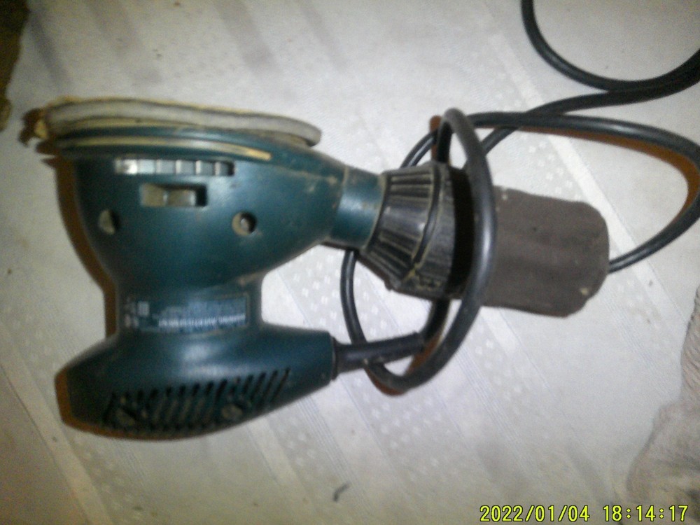 OLDER USED BLACK & DECKER RANDOM ORVFIT HAND SANDER