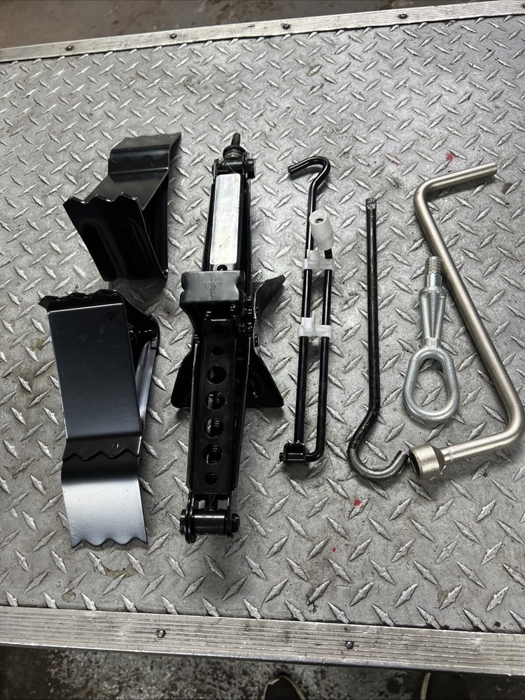 2007 BMW X3 JACK KIT WITH TOOLS & HARDWARE sl6