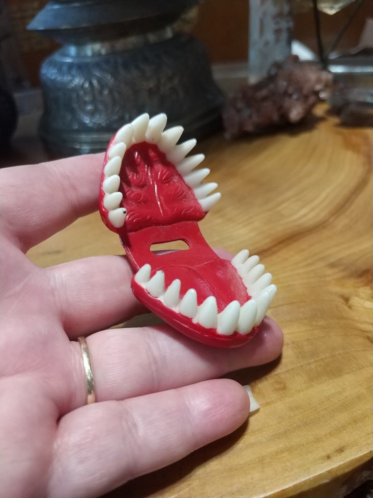 Vintage 1995 StreetWise designs plastic teeth
