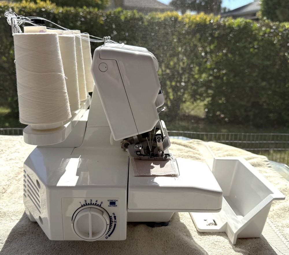WHITE OVERLOCK SEWING MACHINE MODEL 1600