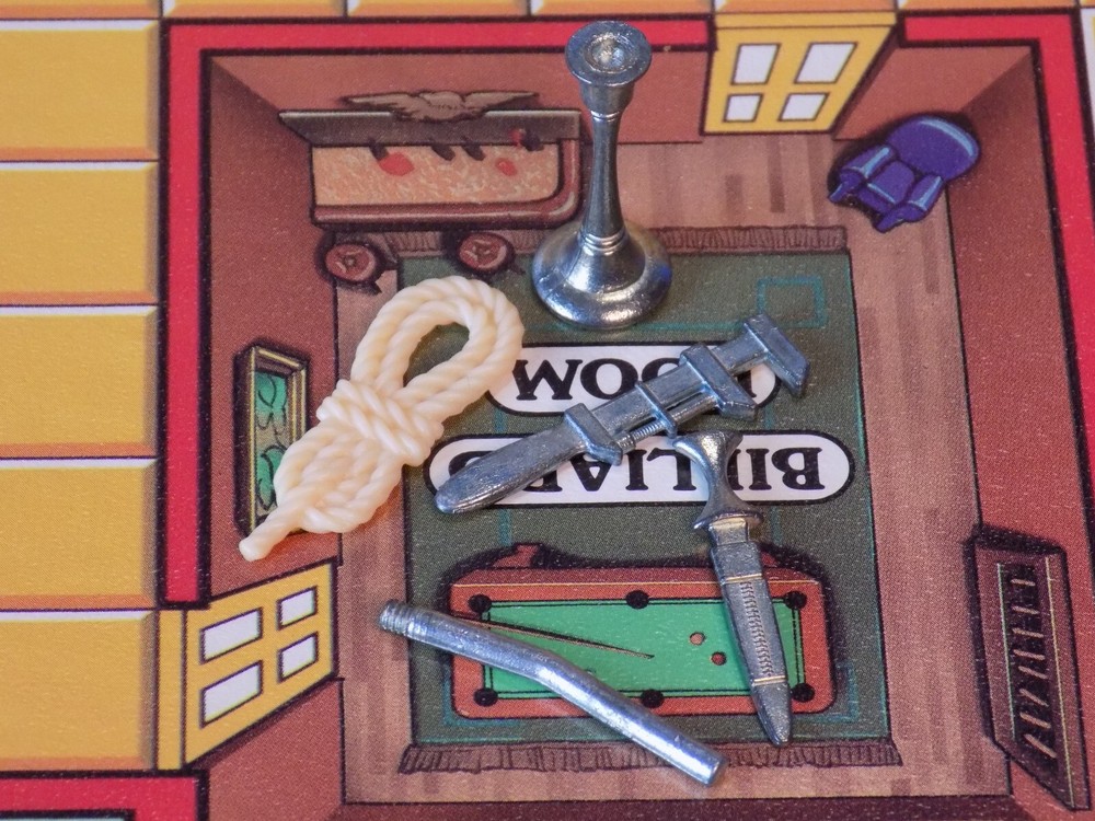 CLUE Detective Game 1986 Version Near Complete w/ Scorepads