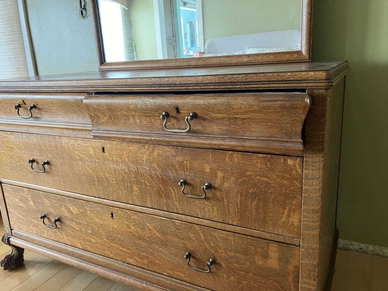 Clawed footed, Antique Solid Wood Dresser Detachable Mirror – ORIGINAL HARDWARE