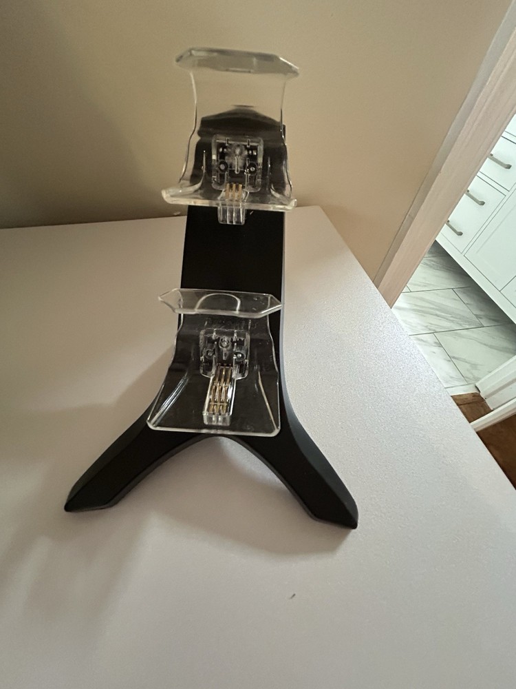 Xbox One Charging Stand CONTROLLERS NOT INCLUDED