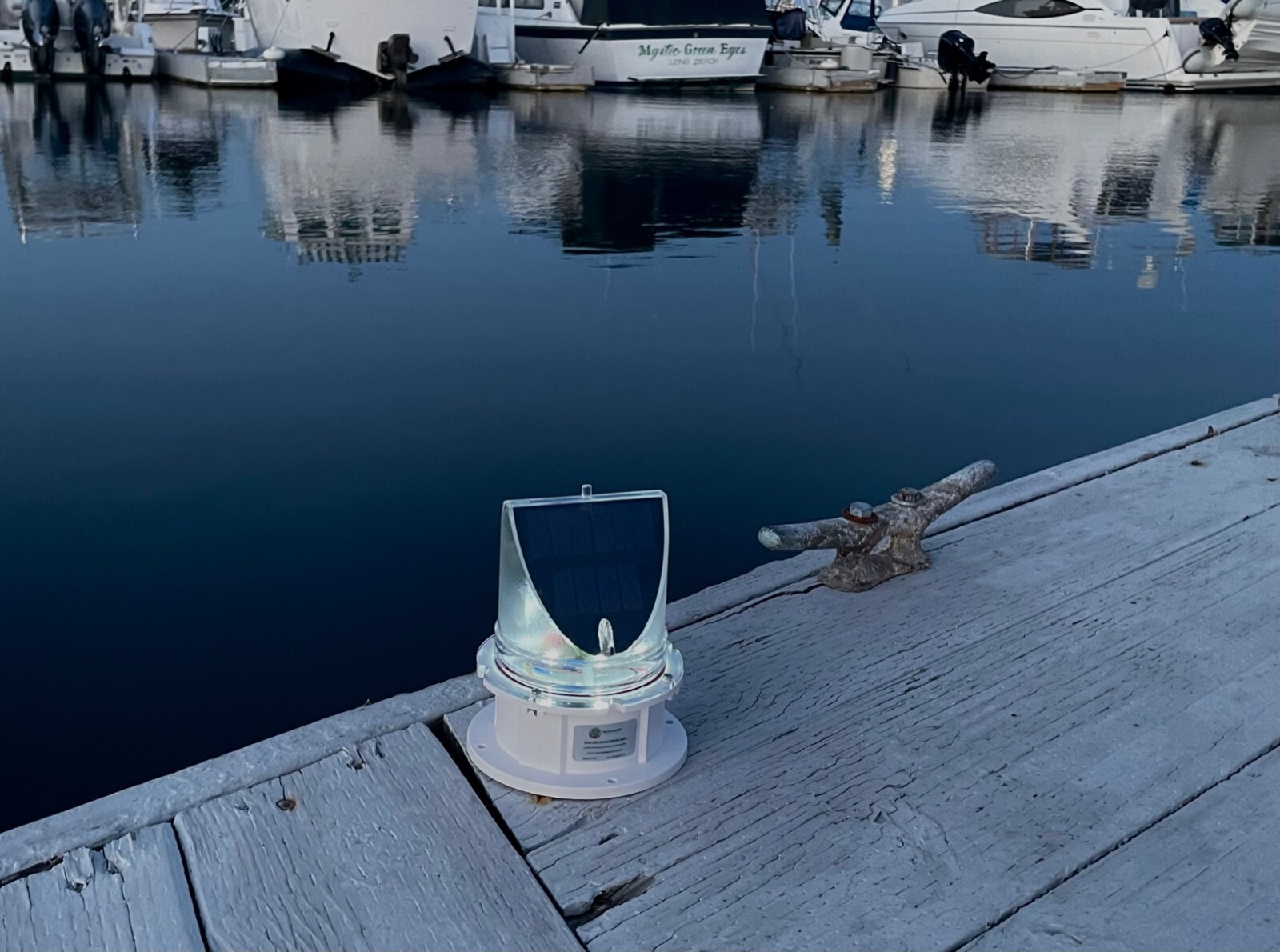 Marine Solar Warning Light - PRO WHITE LED Marine Dock Barge Safety Beacon Light