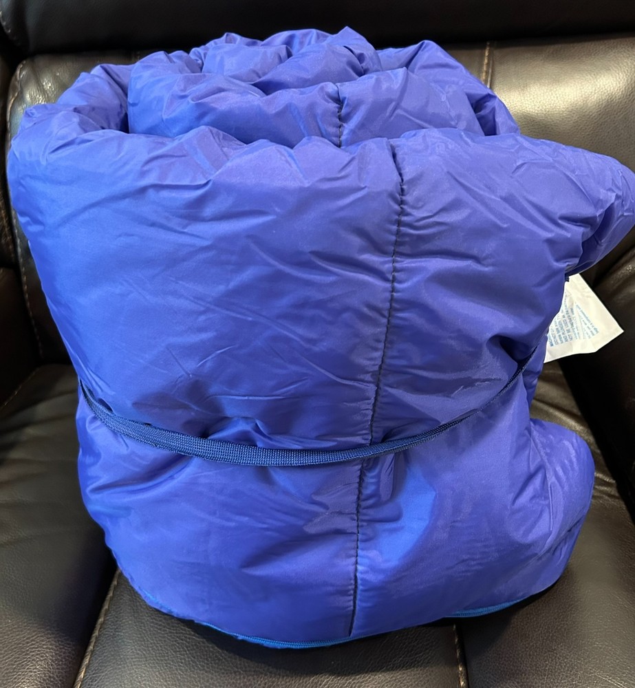 Academy Broadway single rectangular blue sleeping bag 29x72 - 2 lbs filling