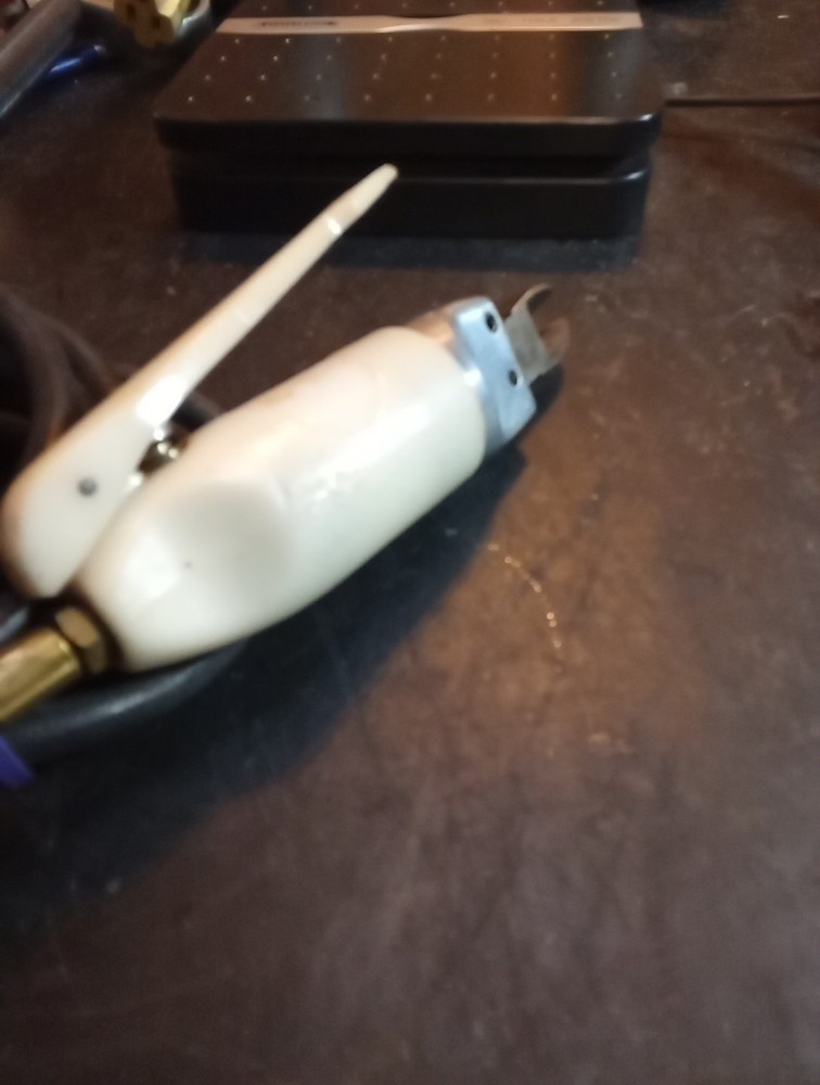 Utica Pneumatic Wire Cutter