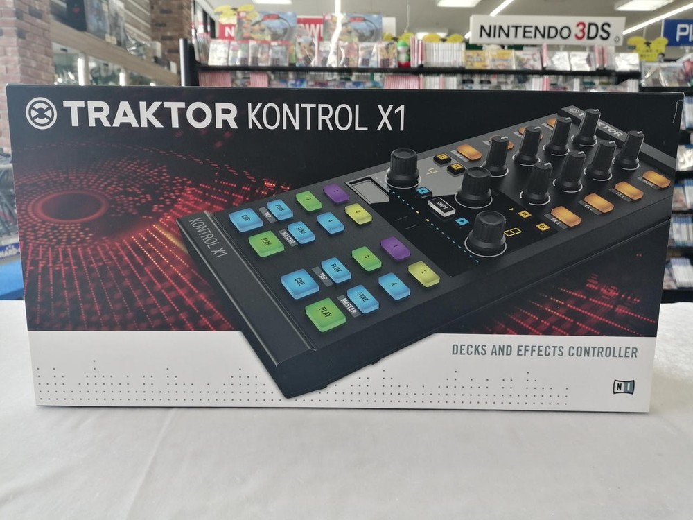 NATIVE INSTRUMENTS TRAKTOR KONTROL X1 Effects Controller w/ Accessories MG01 5.5