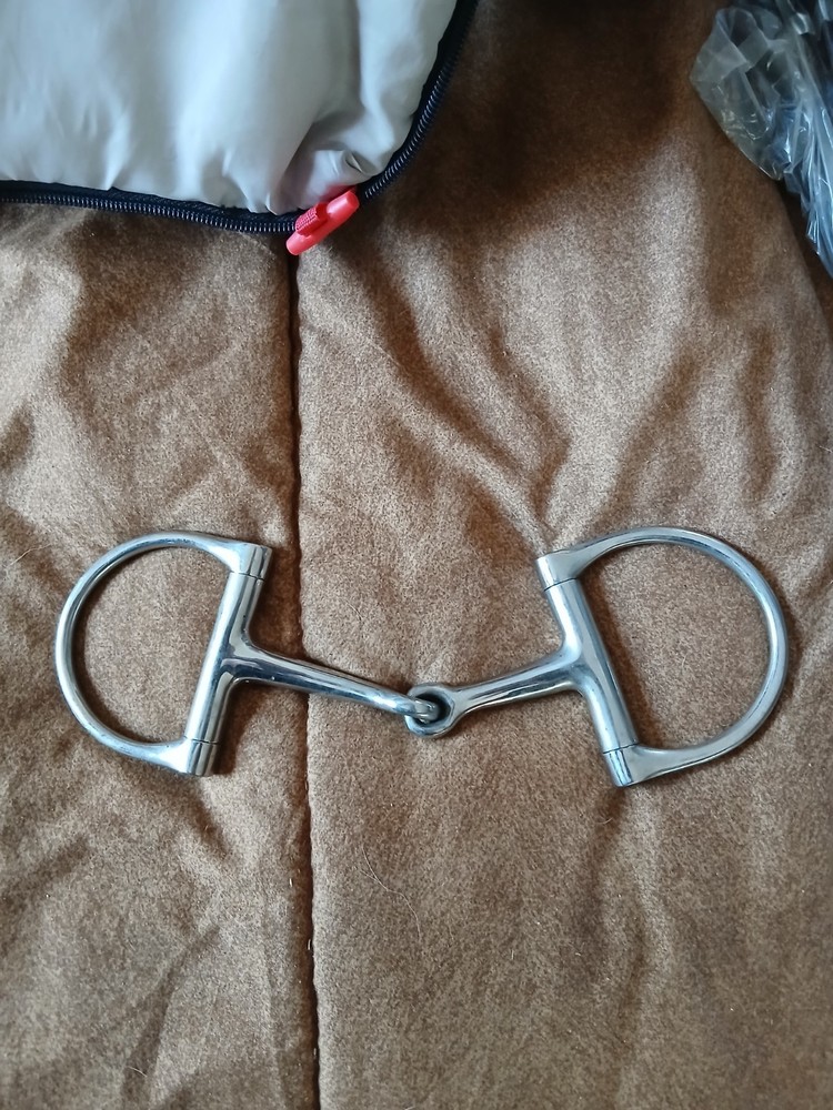 D RING SNAFFLE BIT