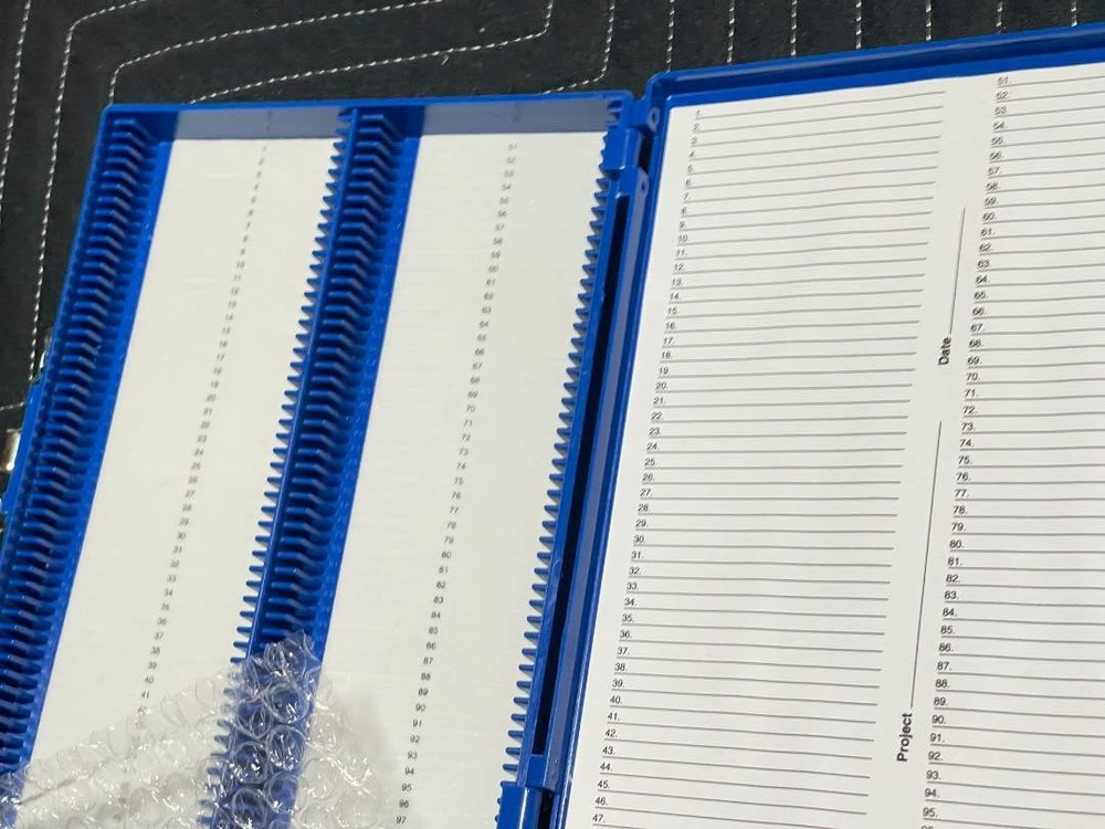 USED HS MICROSCOPE SLIDE BOX  BLUE  CASE STORAGE HOLDS 100 SLIDES(G)