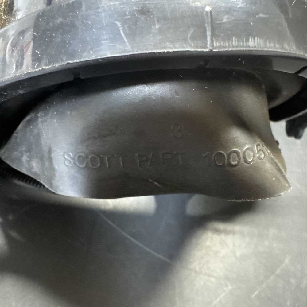 Scott AV-2000 Mask w/ 4 Strap Head MASK Size L/ Used