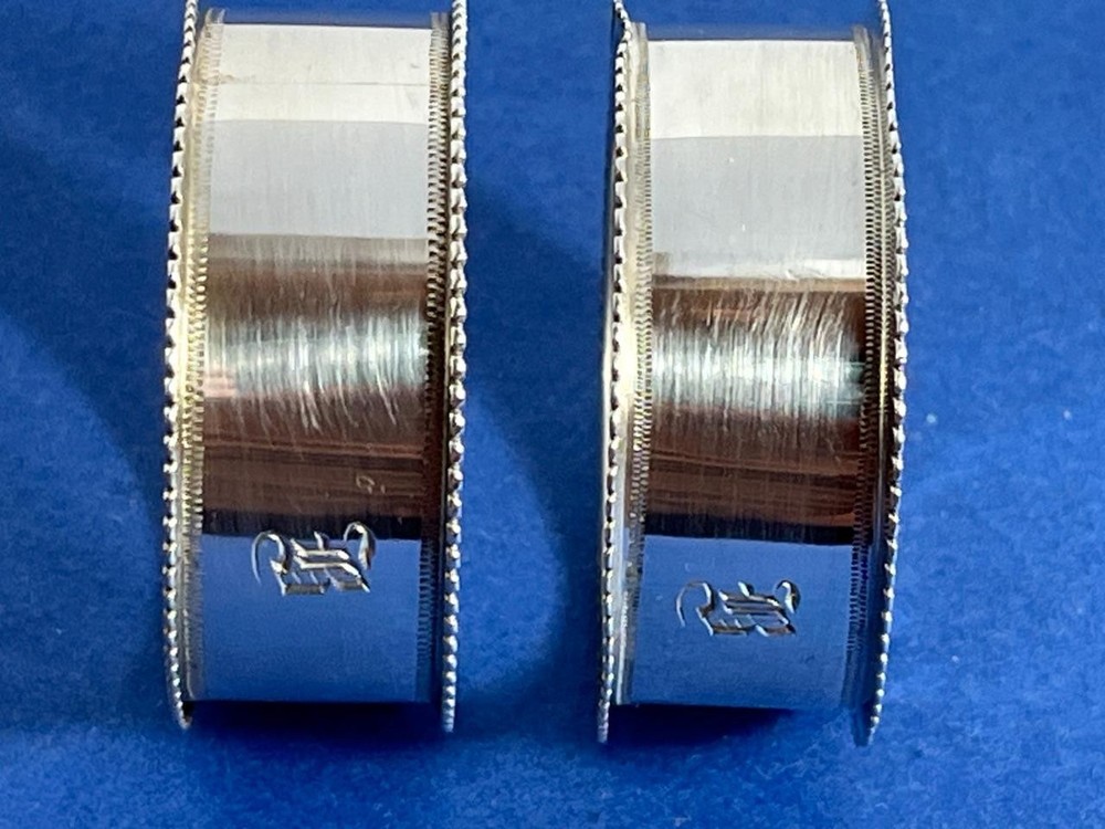BOXED PAIR ANTIQUE VICTORIAN SOLID SILVER NAPKIN RINGS LON 1886