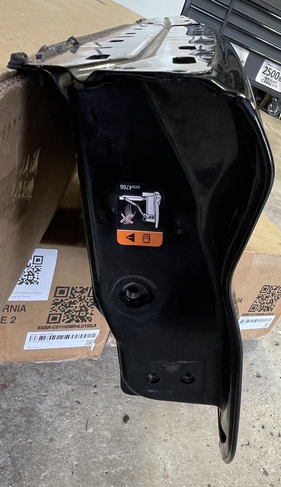 2022 GMC Multi Pro Tailgate Upper Portion. Needs Repaired, Missing Letters.