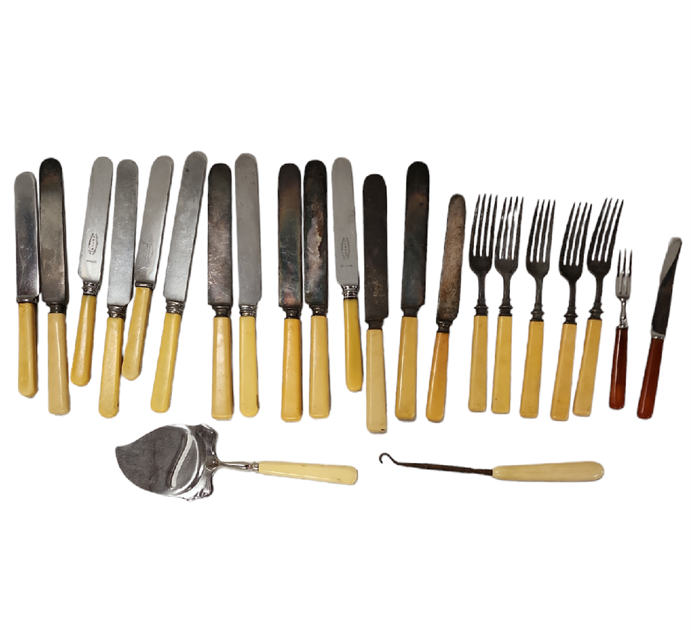 23 Pcs Vintage Bakelite Handle Flatware Mixed Lot