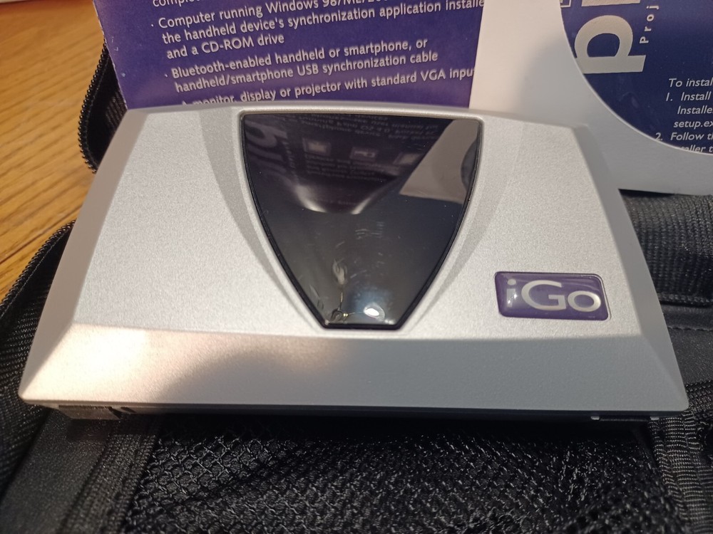 iGO Pitch Duo Model PS6B1V - Remote PowerPoint presentations - carrying case