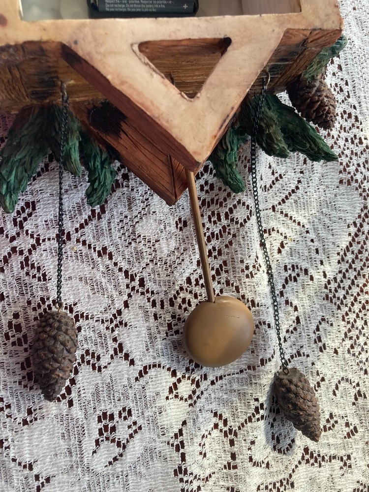 WMG 2005 Rustic FREEDOM Eagle Cuckoo quartz Chime Clock with pinecones