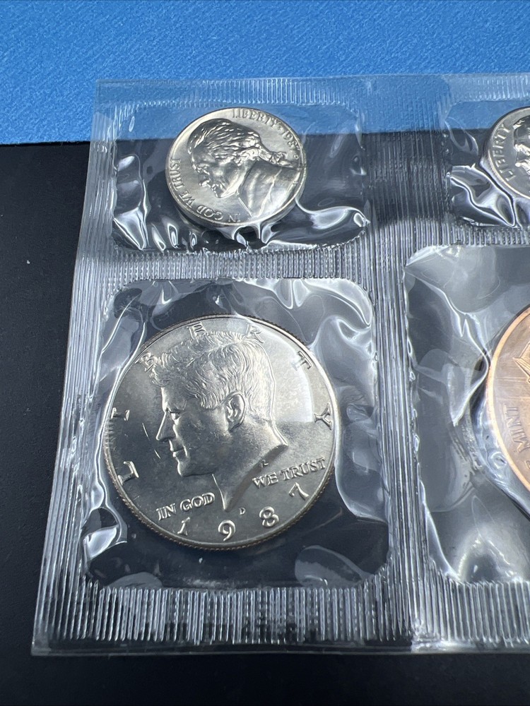 1987 D Uncirculated U.S. Mint Denver Souvenir Set with used envelope #a
