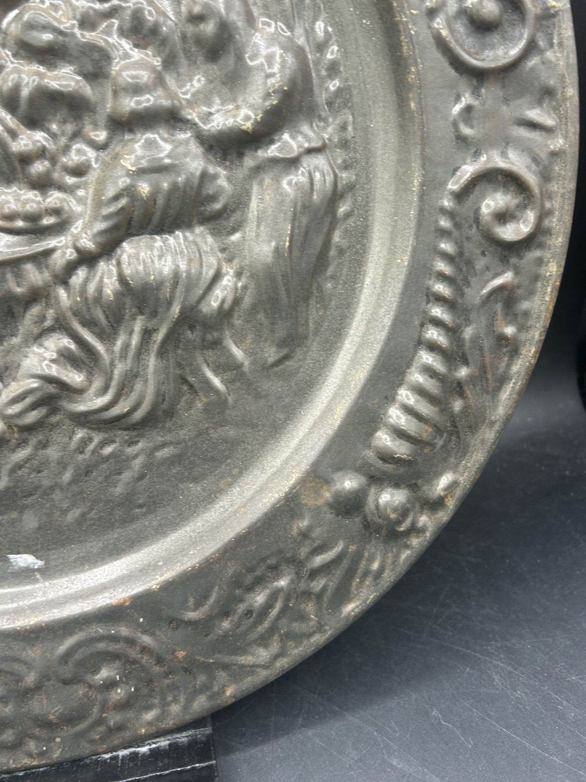 Vintage English Brass Hammered Wall Plate Decorative Tile (14 inch)