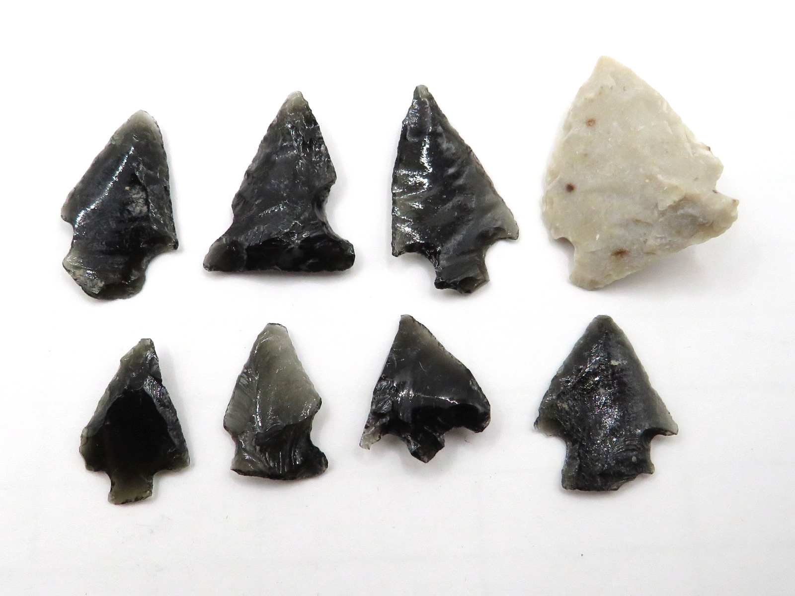 LOT OF 8 INDIAN NATIVE AMERICAN ARROWHEAD / PROJECTILE POINTS FOUND IN OHIO**