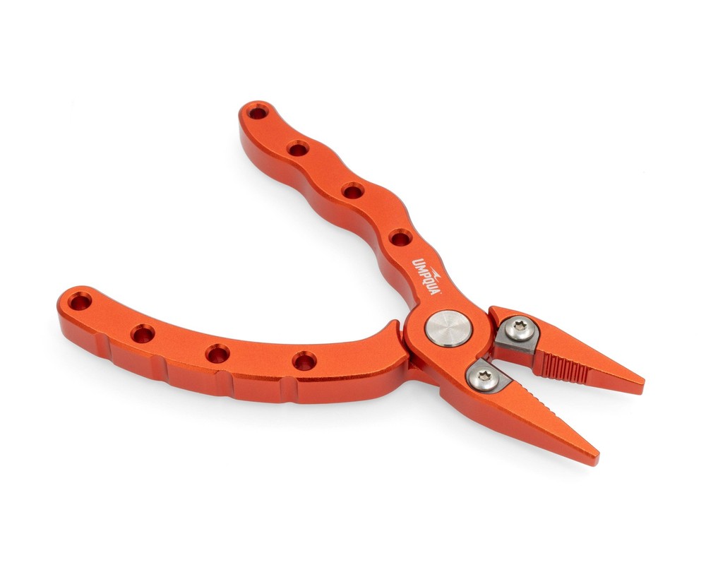 Umpqua RiverRun Nipper with Lanyard