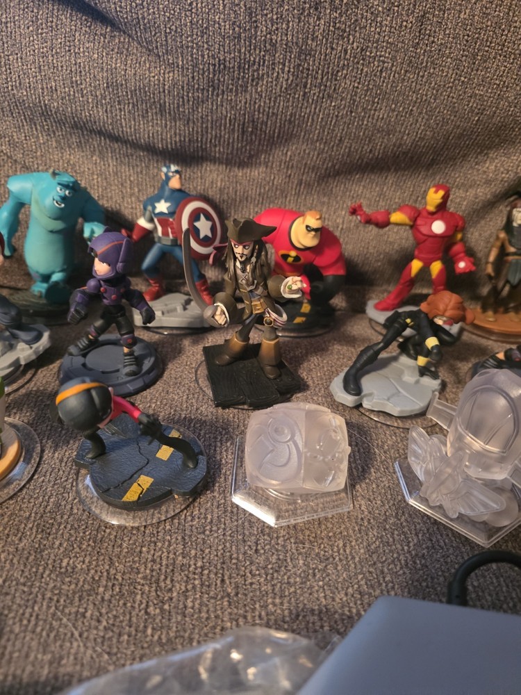 Disney Infinity Figure And Base Lot