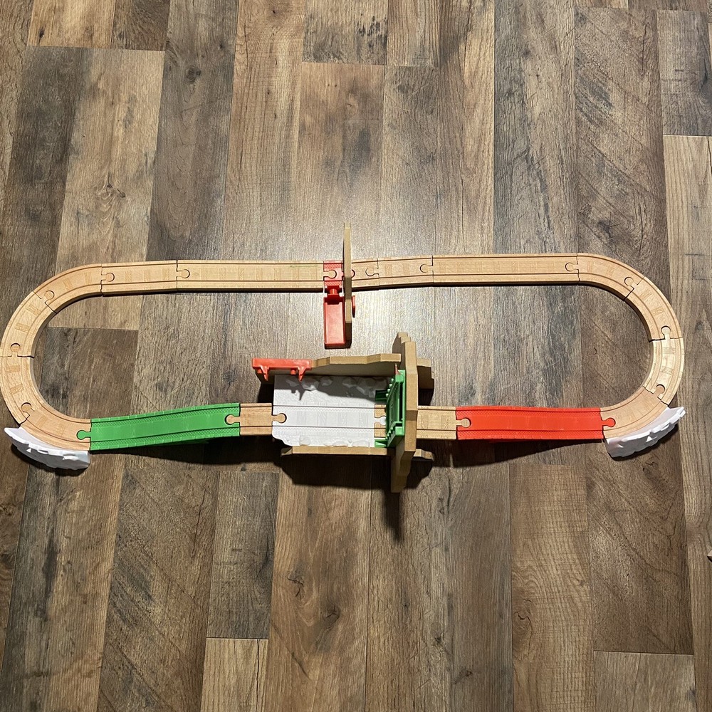 Santa's Workshop express Thomas the Train christmas set - Read