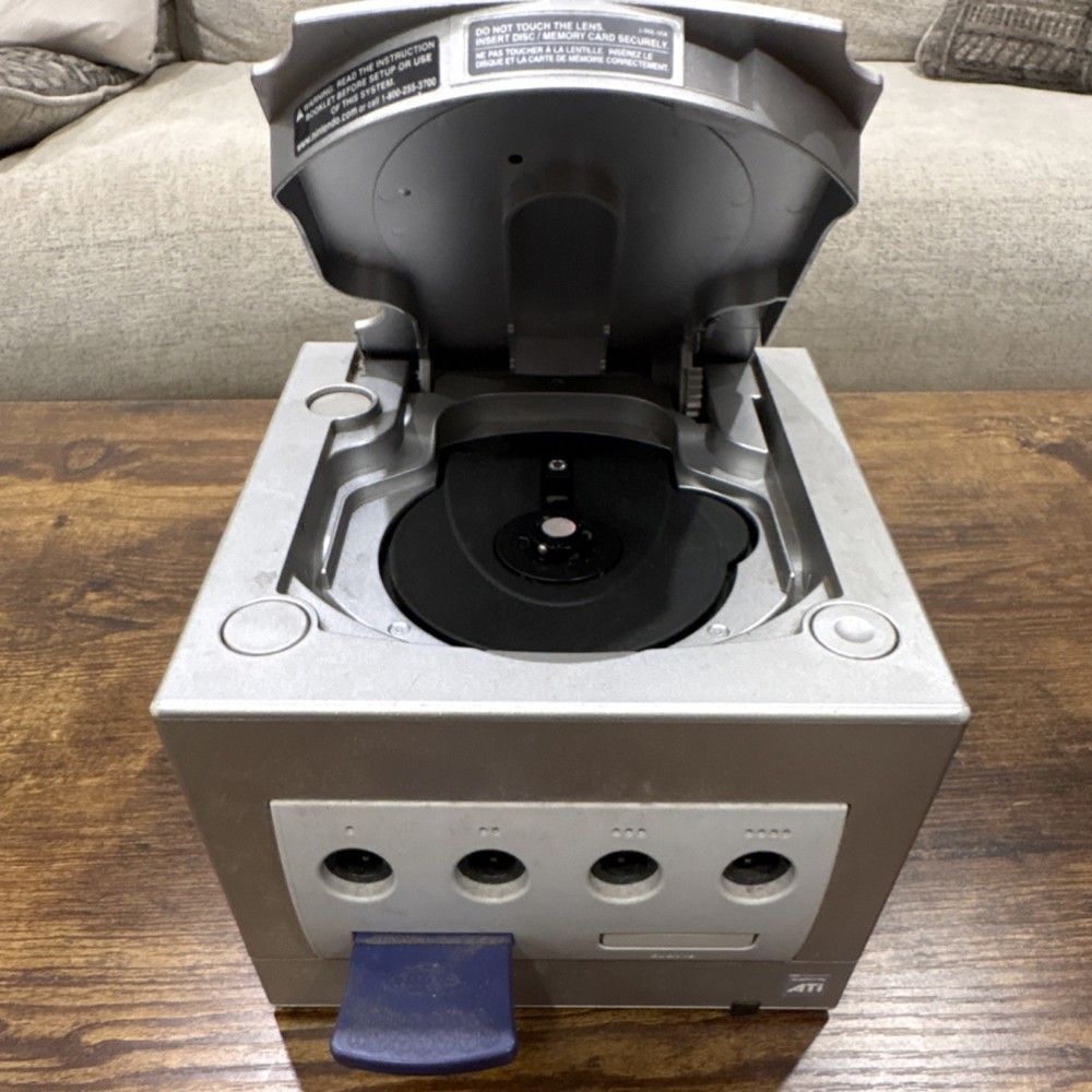 Nintendo GameCube Console DOL-101(USA) Silver NTSC-U/C with Controller