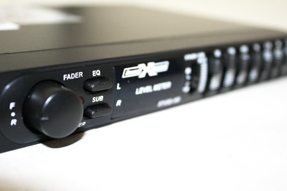7-Band Passive Stereo Graphic Equalizer with Fader Control - Compact & Wireless