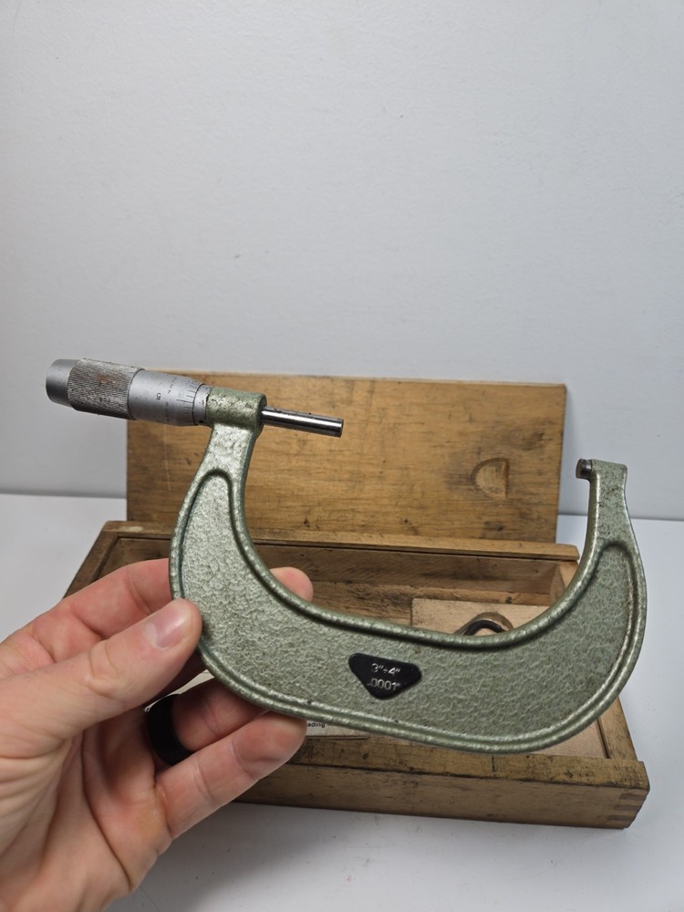 Toolmex Outside Micrometer 3"-4" Range .0001" Graduation - w/accessories and box