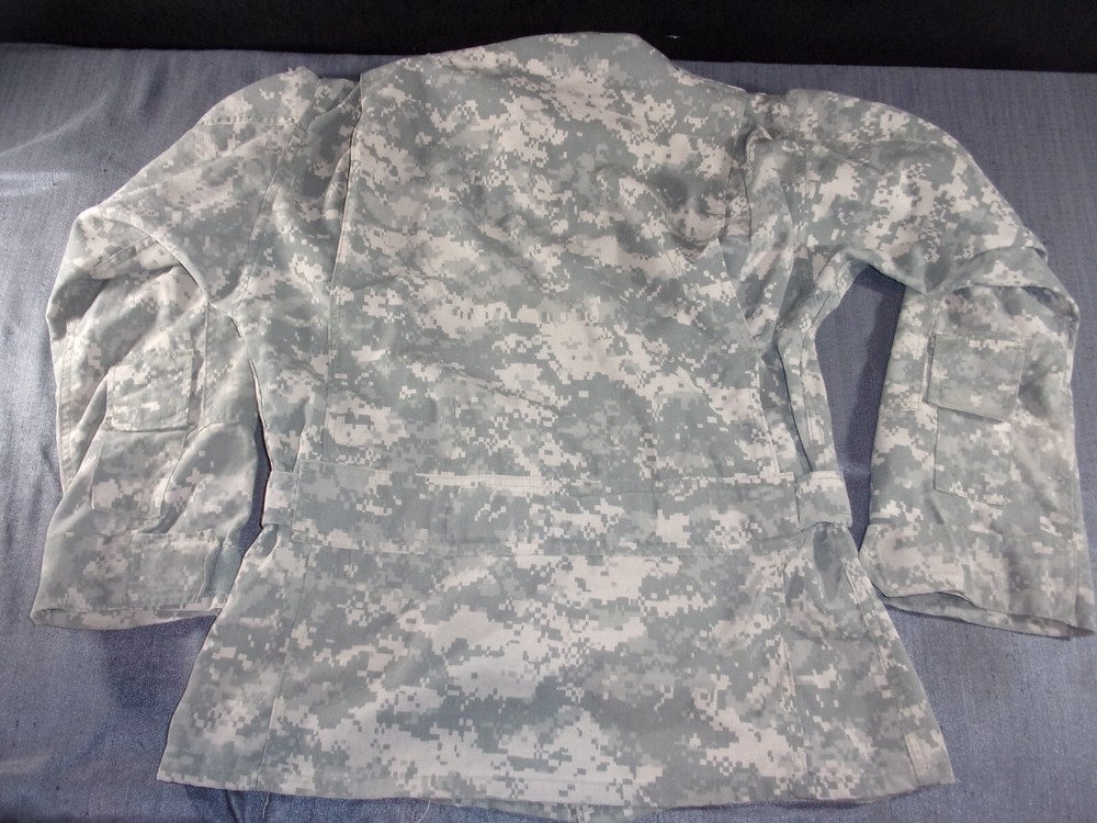 A2CU ACU DIGITAL JACKET ARMY AIRCREW COMBAT FLAME RESISTANT COAT MEDIUM SHORT