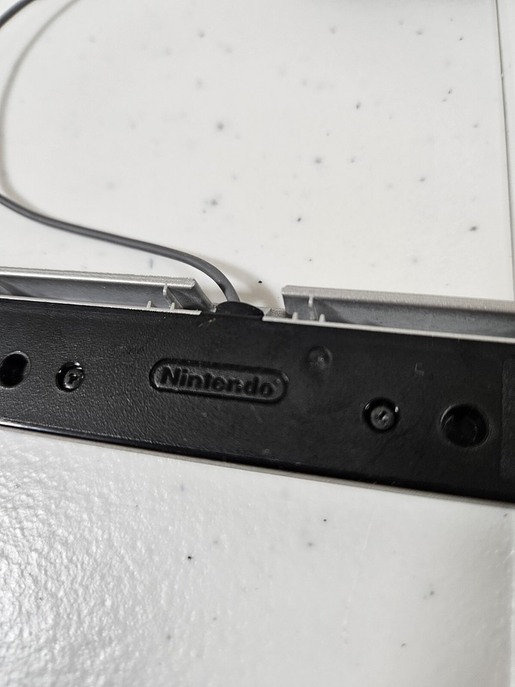 Nintendo Original Wii Sensor Bar - Silver