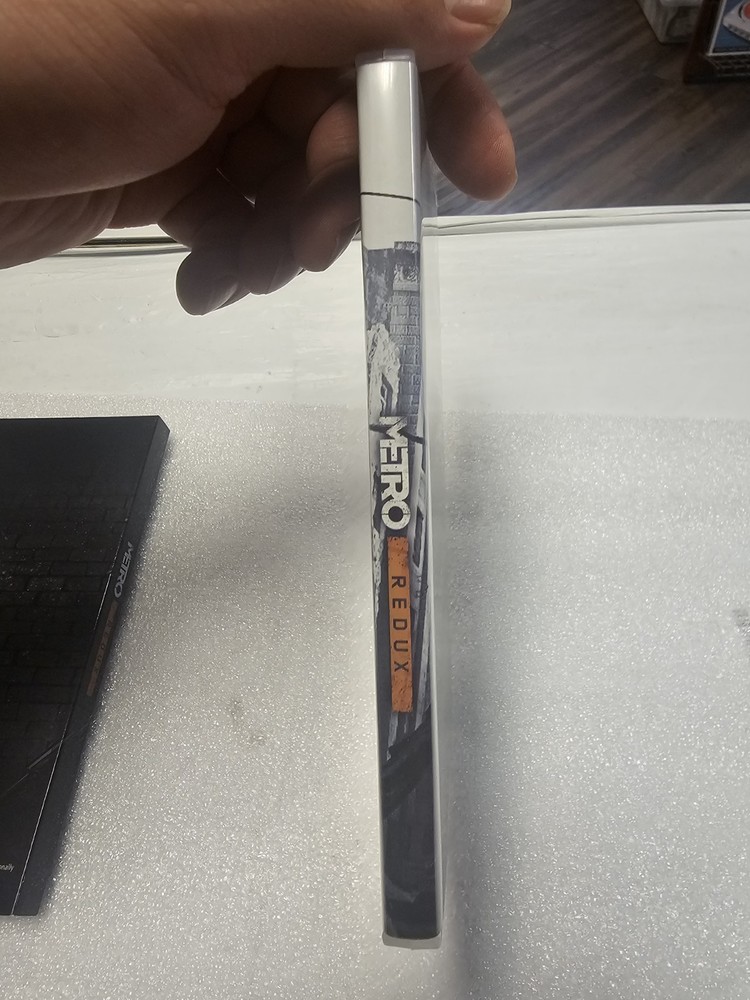 Authentic Replacement Original Case & Sleeve. Metro Redux (Nintendo Switch)