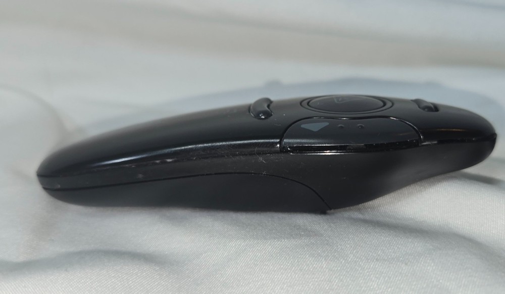 Targus Wireless USB Presenter with Laser Pointer - AMP16US - 2 Units Dongles